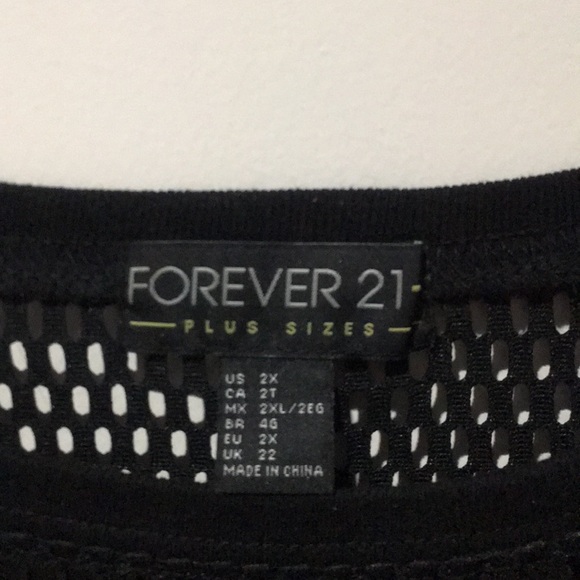 Black Top- Burgundy Letter - Picture 3 of 3